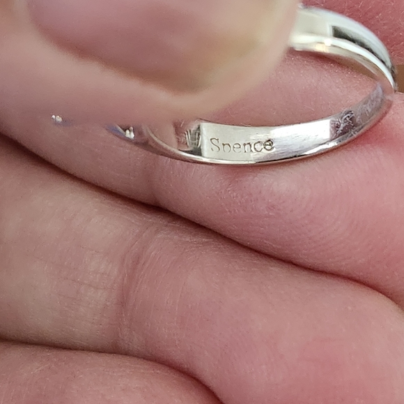 18K gold ring with natural diamond from Spence Jewellers. - Picture 3 of 11